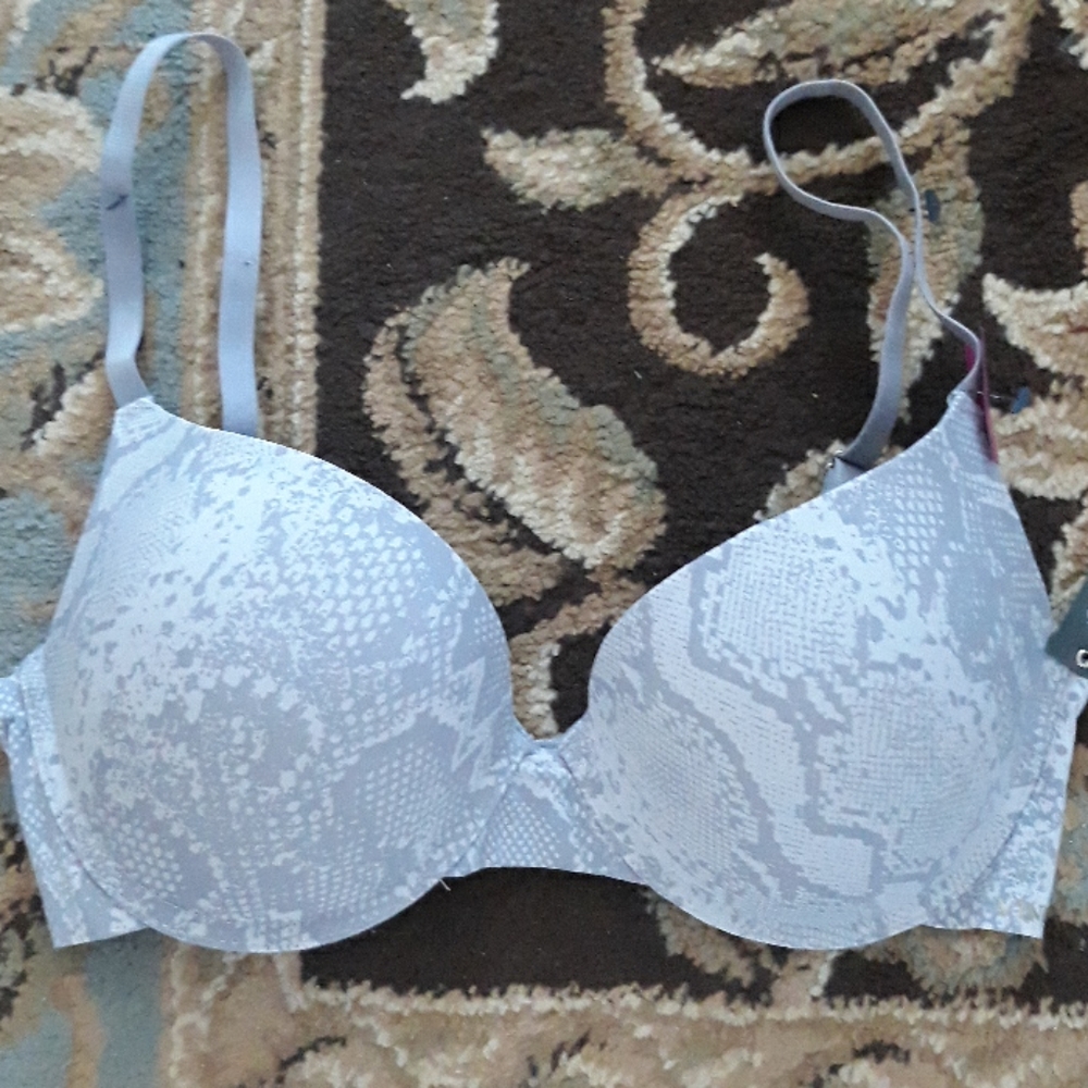 *Host Pick*Vince Camuto smooth gentle lift bra